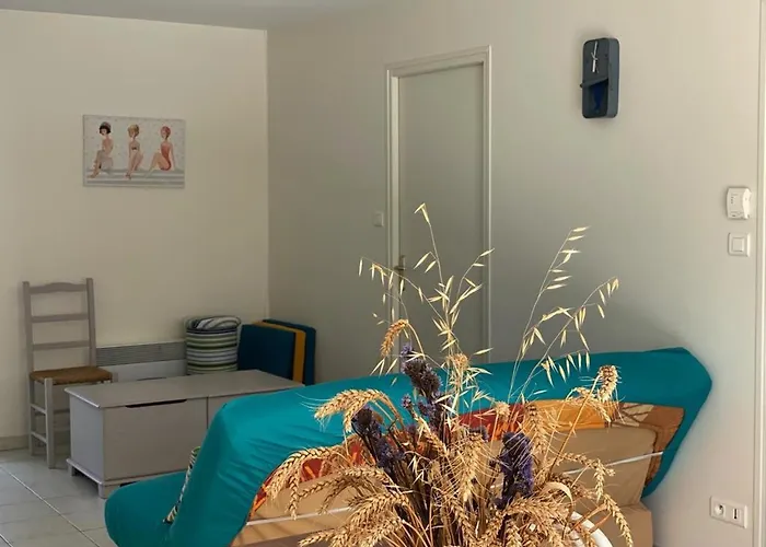 Agreable A 700m De La - Fr-1-336-161